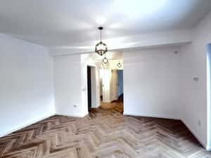 Vanzare Apartament 2 camere+curte 60mp si 2 locuri de parcare — miniatura 4