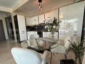 Apartament 2 camere de vanzare | Semicentral | Complet mobilat si util — miniatura 3