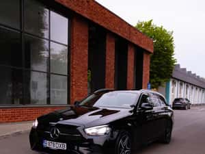 Mercedes-Benz E 300 Automată 306 HP Hibrid (D/E) — miniatura 2