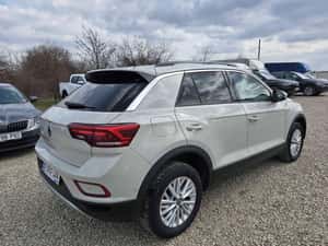Volkswagen T-Roc 2023, 150 cp, Automată — miniatura 3