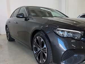 Mercedes-Benz E 300 e 4MATIC Avantgarde Automată 204 HP Hibrid (B/E)