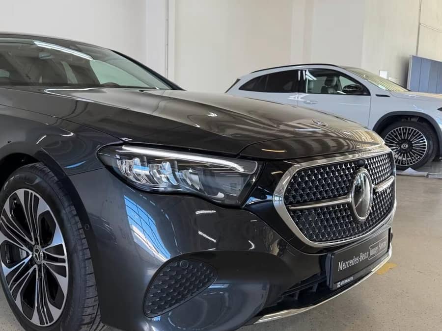 Mercedes-Benz E 300 e 4MATIC Avantgarde Automată 204 HP Hibrid (B/E) — fotografie 1 din 7