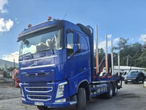 Volvo fh 500 camion  transport forestier ,lemn,macara,bustean — miniatura 3