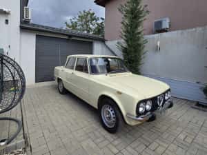 Alfa Romeo Giulia Super 1300 - An 1975 masina de Epoca –  de c — miniatura 2