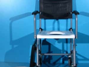Scaun handicap cu wc si roti  (toaleta) handicap - garantie 12 luni — miniatura 3