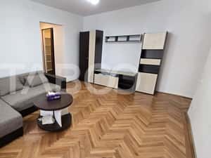 Apartament de inchiriat cu 3 camere mobilate utilate in zona Centrala — miniatura 4