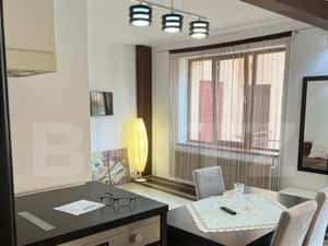 Apartament 3 camere 2 bai -in vila - 80mp  -pivnita si  parcare Centra — miniatura 5