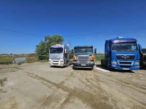 Se vinde Scania 8×4 si cap tractor — miniatura 1