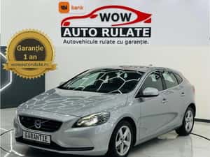 VOLVO V40 — miniatura 1