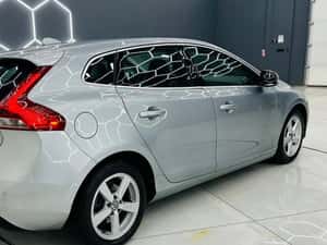 VOLVO V40 — miniatura 4