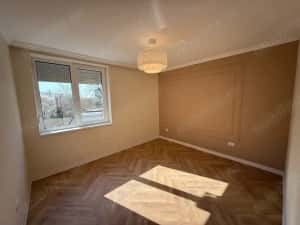 2 cam bloc de caramida etaj 1 loc parcare in curte centr proprie zona Balcescu — miniatura 4