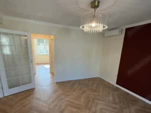 2 cam bloc de caramida etaj 1 loc parcare in curte centr proprie zona Balcescu — miniatura 5