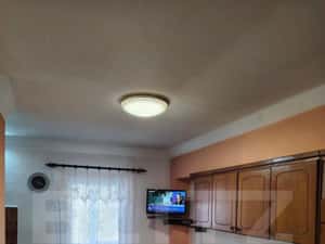 Apartament cu 3 camere 65mp. decomandat, cu garaj si parcare — miniatura 4