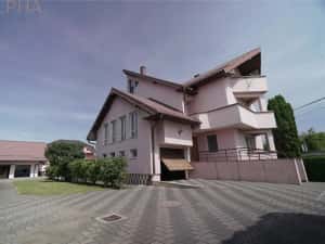 Vila eleganta cu piscina, teren generos si finisaje de calitate — miniatura 2