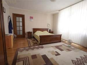 Vila eleganta cu piscina, teren generos si finisaje de calitate — miniatura 9