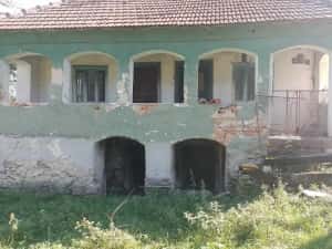 1,5 ha cu 2 case vechi, livadă și izvor lângă Via Transilvanica — miniatura 4