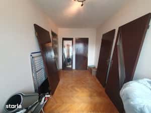 3 camere aproape de metrou, într-o zonă verde și liniștită — miniatura 5