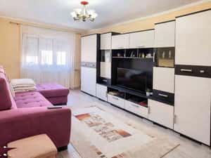 PB ,52 mp, et 3/4, Piață Rogerius, mobilat — miniatura 2