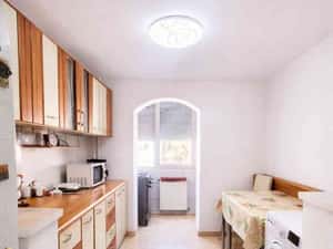 PB ,52 mp, et 3/4, Piață Rogerius, mobilat — miniatura 4