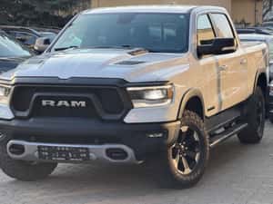 Dodge RAM SUV 401 cp, 2.645 km, 75.337 EUR — miniatura 3