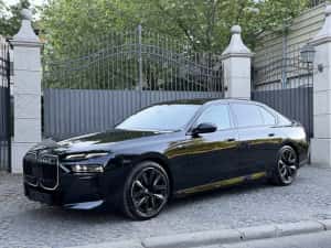 BMW SERIA 7 – 740d xDrive m-paket  pro | individual | usi electrice | sky