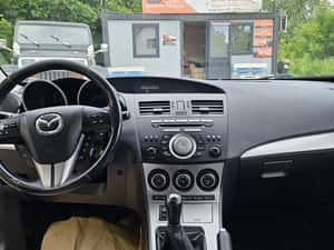 Mazda 3 Hatchback Manuală 110 HP Benzină — miniatura 5