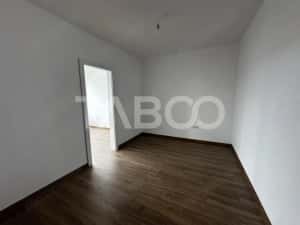 Garsoniera de vanzare decomandata 41 mpu balcon loc parcare Selimbar — miniatura 3