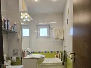 Apartament 2 camere Dambovita etaj 2 amenajat integral centrala proprie — miniatura 1