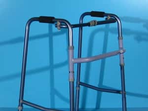 Cadru pentru mers din aluminiu - Invacare — miniatura 3