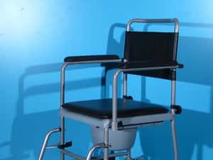 Scaun cu WC-Invacare — miniatura 1