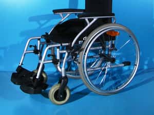 Scaun cu rotile invalizi