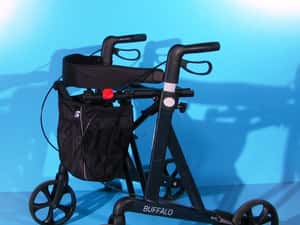 Cadru de mers cu roti din aluminiu