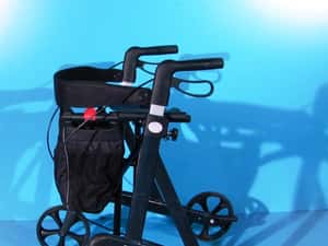 Cadru de mers cu roti din aluminiu — miniatura 8