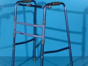 Cadru pasitor pentru mers din aluminiu  Invacare — miniatura 1