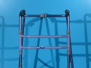 Cadru pasitor pentru mers din aluminiu  Invacare — miniatura 2