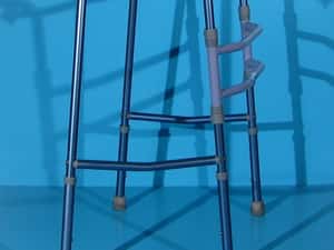 Cadru pasitor pentru mers din aluminiu  Invacare — miniatura 6
