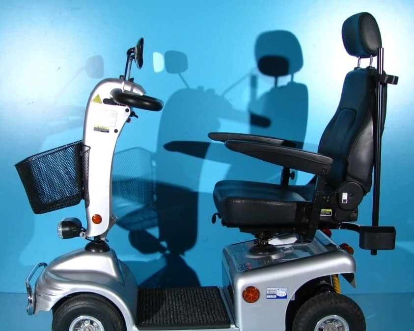 Scuter electric cu 4 roti pentru batrani  Shoprider - 6 km/h — fotografie 1 din 8